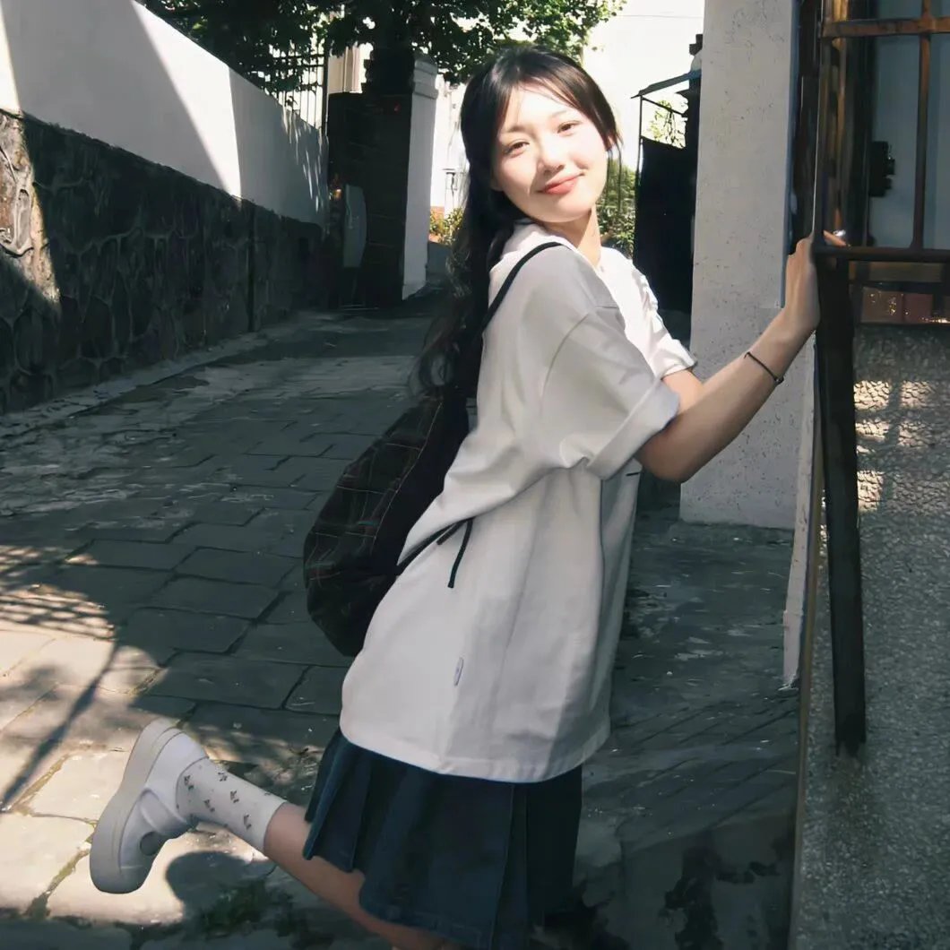 蓝月海报