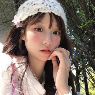 女玩家喜迎春海报